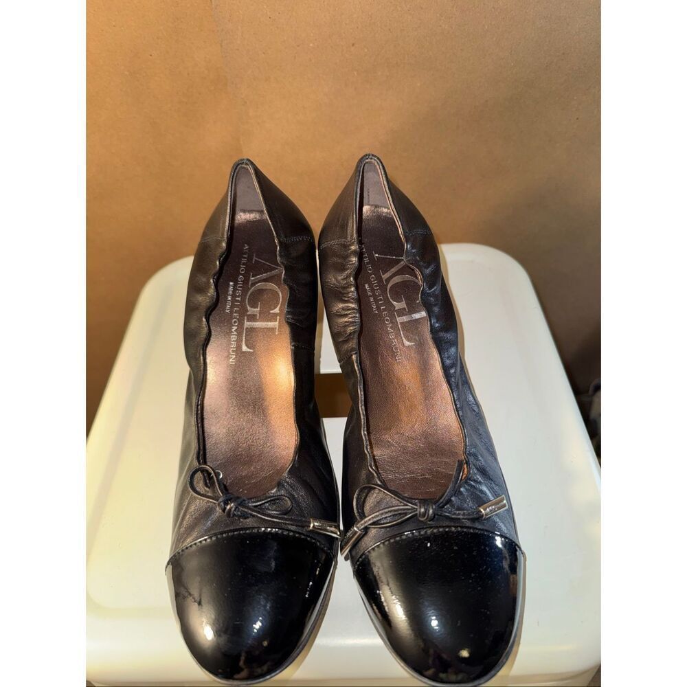 AGL Attilio Giusti Leombruni black leather cap-toe block heel pumps with a bow d - Picture 3 of 9